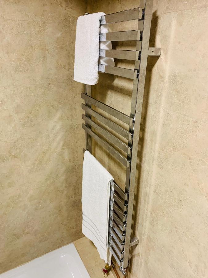 Garsoniera Lux Centru Pietonal Tirgu - Jiu Apartment Targu Jiu Luaran gambar