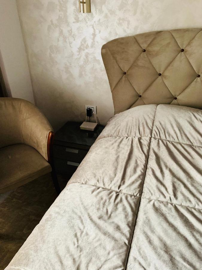 Garsoniera Lux Centru Pietonal Tirgu - Jiu Apartment Targu Jiu Luaran gambar