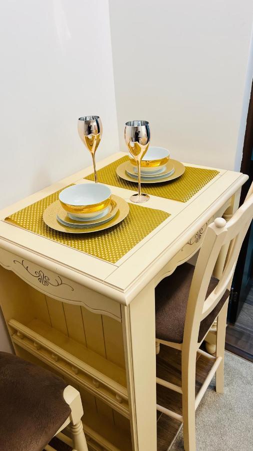 Garsoniera Lux Centru Pietonal Tirgu - Jiu Apartment Targu Jiu Luaran gambar